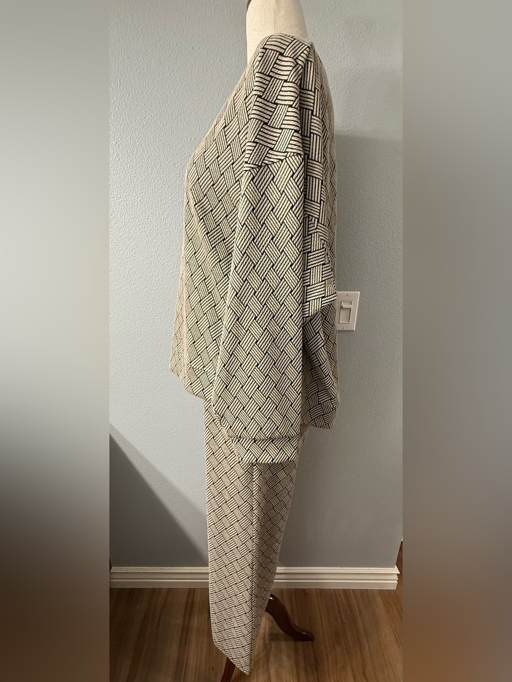 See and Be Seen Plus Size 1X Geometric 2 Piece Matching Set Tan Black - Picture 5 of 8